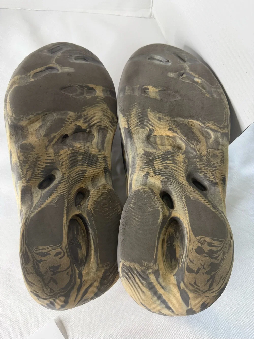 Adidas Yeezy Foam RNNR “MXT Moon Gray” Size 10